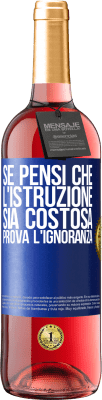 29,95 € Spedizione Gratuita | Vino rosato Edizione ROSÉ Se pensi che l'istruzione sia costosa, prova l'ignoranza Etichetta Blu. Etichetta personalizzabile Vino giovane Raccogliere 2025 Tempranillo