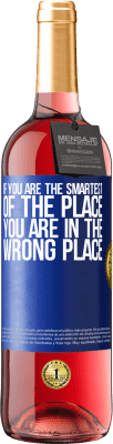 29,95 € 送料無料 | ロゼワイン ROSÉエディション あなたが最も賢い場所なら、あなたは間違った場所にいます 青いタグ. カスタマイズ可能なラベル 若いワイン 収穫 2025 Tempranillo