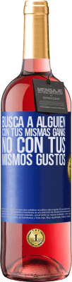 29,95 € Envío gratis | Vino Rosado Edición ROSÉ Busca a alguien con tus mismas ganas, no con tus mismos gustos Etiqueta Azul. Etiqueta personalizable Vino joven Cosecha 2024 Tempranillo