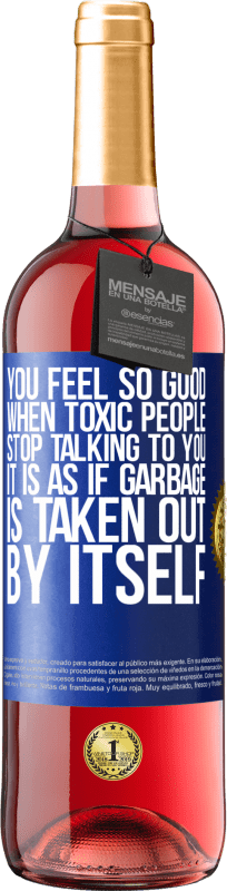 29,95 € Free Shipping | Rosé Wine ROSÉ Edition You feel so good when toxic people stop talking to you ... It is as if garbage is taken out by itself Blue Label. Customizable label Young wine Harvest 2023 Tempranillo
