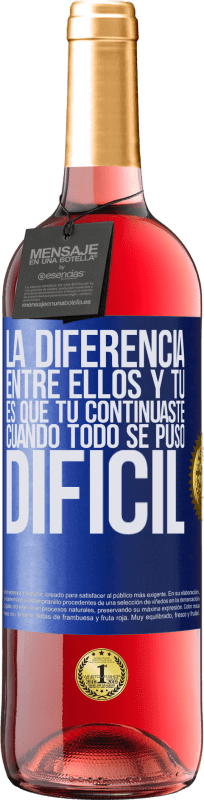 29,95 € Envío gratis | Vino Rosado Edición ROSÉ La diferencia entre ellos y tú, es que tú continuaste cuando todo se puso difícil Etiqueta Azul. Etiqueta personalizable Vino joven Cosecha 2024 Tempranillo