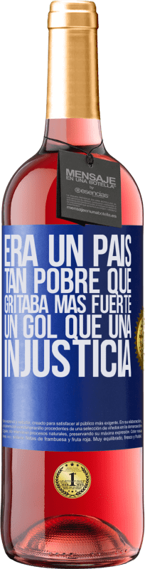 29,95 € Envío gratis | Vino Rosado Edición ROSÉ Era un país tan pobre que gritaba más fuerte un gol que una injusticia Etiqueta Azul. Etiqueta personalizable Vino joven Cosecha 2024 Tempranillo