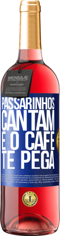 29,95 € Envio grátis | Vinho rosé Edição ROSÉ Passarinhos cantam e o café te pega Etiqueta Azul. Etiqueta personalizável Vinho jovem Colheita 2023 Tempranillo