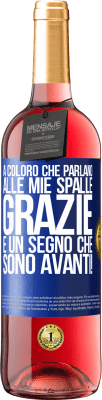 29,95 € Spedizione Gratuita | Vino rosato Edizione ROSÉ A coloro che parlano alle mie spalle, GRAZIE. È un segno che sono avanti! Etichetta Blu. Etichetta personalizzabile Vino giovane Raccogliere 2023 Tempranillo