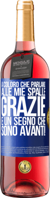 29,95 € Spedizione Gratuita | Vino rosato Edizione ROSÉ A coloro che parlano alle mie spalle, GRAZIE. È un segno che sono avanti! Etichetta Blu. Etichetta personalizzabile Vino giovane Raccogliere 2025 Tempranillo
