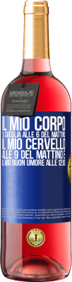 29,95 € Spedizione Gratuita | Vino rosato Edizione ROSÉ Il mio corpo si sveglia alle 6 del mattino Il mio cervello alle 9 del mattino e il mio buon umore alle 12:00 Etichetta Blu. Etichetta personalizzabile Vino giovane Raccogliere 2024 Tempranillo