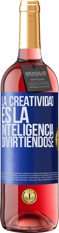 29,95 € Envío gratis | Vino Rosado Edición ROSÉ La creatividad es la inteligencia divirtiéndose Etiqueta Azul. Etiqueta personalizable Vino joven Cosecha 2023 Tempranillo