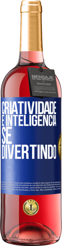 29,95 € Envio grátis | Vinho rosé Edição ROSÉ Criatividade é inteligência se divertindo Etiqueta Azul. Etiqueta personalizável Vinho jovem Colheita 2024 Tempranillo