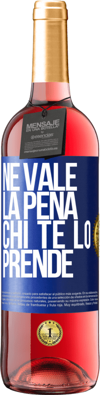 29,95 € Spedizione Gratuita | Vino rosato Edizione ROSÉ Ne vale la pena chi te lo prende Etichetta Blu. Etichetta personalizzabile Vino giovane Raccogliere 2024 Tempranillo