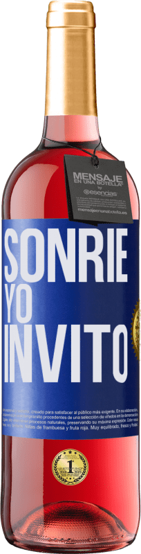 29,95 € Envío gratis | Vino Rosado Edición ROSÉ Sonríe, yo invito Etiqueta Azul. Etiqueta personalizable Vino joven Cosecha 2023 Tempranillo