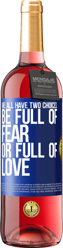 29,95 € Бесплатная доставка | Розовое вино Издание ROSÉ У всех нас есть два варианта: быть полными страха или полны любви Синяя метка. Настраиваемая этикетка Молодое вино Урожай 2023 Tempranillo