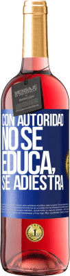 29,95 € Envío gratis | Vino Rosado Edición ROSÉ Con autoridad no se educa, se adiestra Etiqueta Azul. Etiqueta personalizable Vino joven Cosecha 2024 Tempranillo