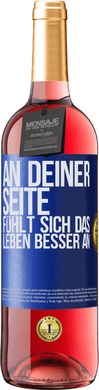 29,95 € Kostenloser Versand | Roséwein ROSÉ Ausgabe An deiner Seite fühlt sich das Leben besser an Blaue Markierung. Anpassbares Etikett Junger Wein Ernte 2024 Tempranillo