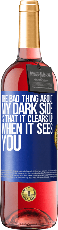 29,95 € Free Shipping | Rosé Wine ROSÉ Edition The bad thing about my dark side is that it clears up when it sees you Blue Label. Customizable label Young wine Harvest 2023 Tempranillo