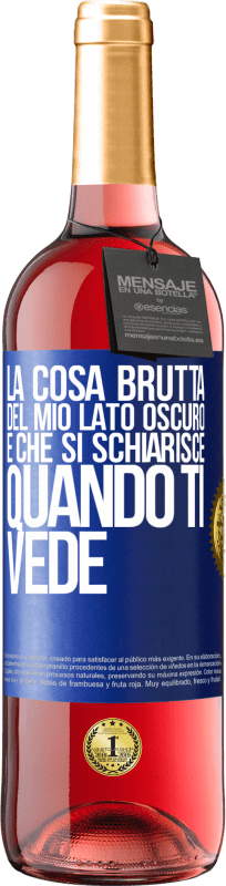 29,95 € Spedizione Gratuita | Vino rosato Edizione ROSÉ La cosa brutta del mio lato oscuro è che si schiarisce quando ti vede Etichetta Blu. Etichetta personalizzabile Vino giovane Raccogliere 2024 Tempranillo