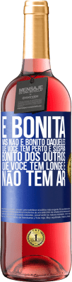 29,95 € Envio grátis | Vinho rosé Edição ROSÉ É bonita. Mas não é bonito daqueles que você tem perto e suspira. Bonito dos outros, que você tem longe e não tem ar Etiqueta Azul. Etiqueta personalizável Vinho jovem Colheita 2024 Tempranillo