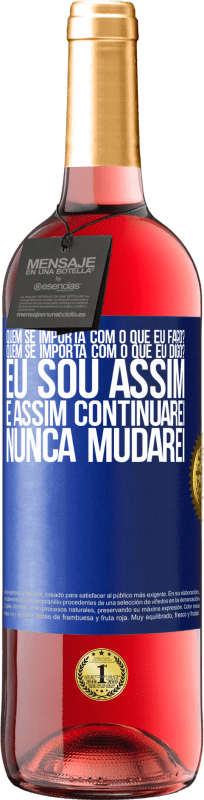 29,95 € Envio grátis | Vinho rosé Edição ROSÉ quem se importa com o que eu faço? Quem se importa com o que eu digo? Eu sou assim, e assim continuarei, nunca mudarei Etiqueta Azul. Etiqueta personalizável Vinho jovem Colheita 2024 Tempranillo