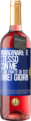 29,95 € Spedizione Gratuita | Vino rosato Edizione ROSÉ Immaginare te stesso con me fa già parte di tutti i miei giorni Etichetta Blu. Etichetta personalizzabile Vino giovane Raccogliere 2025 Tempranillo