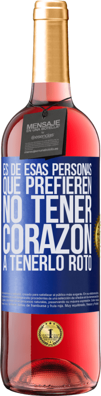 29,95 € Envío gratis | Vino Rosado Edición ROSÉ Es de esas personas que prefieren no tener corazón a tenerlo roto Etiqueta Azul. Etiqueta personalizable Vino joven Cosecha 2024 Tempranillo