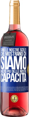 29,95 € Spedizione Gratuita | Vino rosato Edizione ROSÉ Sono le nostre scelte che mostrano chi siamo, molto più delle nostre capacità Etichetta Blu. Etichetta personalizzabile Vino giovane Raccogliere 2023 Tempranillo