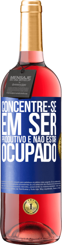 29,95 € Envio grátis | Vinho rosé Edição ROSÉ Concentre-se em ser produtivo e não estar ocupado Etiqueta Azul. Etiqueta personalizável Vinho jovem Colheita 2024 Tempranillo