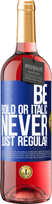 29,95 € 送料無料 | ロゼワイン ROSÉエディション Be bold or italic, never just regular 青いタグ. カスタマイズ可能なラベル 若いワイン 収穫 2023 Tempranillo