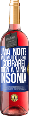 29,95 € Envio grátis | Vinho rosé Edição ROSÉ Uma noite não muito longe, cobrarei toda a minha insônia Etiqueta Azul. Etiqueta personalizável Vinho jovem Colheita 2023 Tempranillo