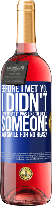 29,95 € Free Shipping | Rosé Wine ROSÉ Edition Before I met you, I didn't know what it was like to look at someone and smile for no reason Blue Label. Customizable label Young wine Harvest 2023 Tempranillo