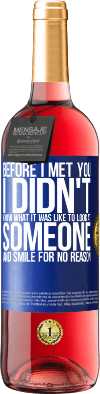 29,95 € Free Shipping | Rosé Wine ROSÉ Edition Before I met you, I didn't know what it was like to look at someone and smile for no reason Blue Label. Customizable label Young wine Harvest 2024 Tempranillo