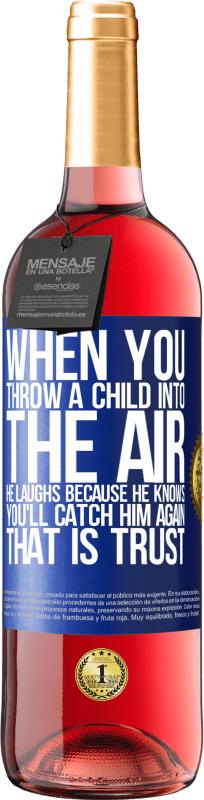 29,95 € Free Shipping | Rosé Wine ROSÉ Edition When you throw a child into the air, he laughs because he knows you'll catch him again. THAT IS TRUST Blue Label. Customizable label Young wine Harvest 2024 Tempranillo