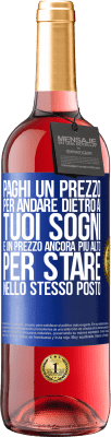 29,95 € Spedizione Gratuita | Vino rosato Edizione ROSÉ Paghi un prezzo per andare dietro ai tuoi sogni e un prezzo ancora più alto per stare nello stesso posto Etichetta Blu. Etichetta personalizzabile Vino giovane Raccogliere 2023 Tempranillo