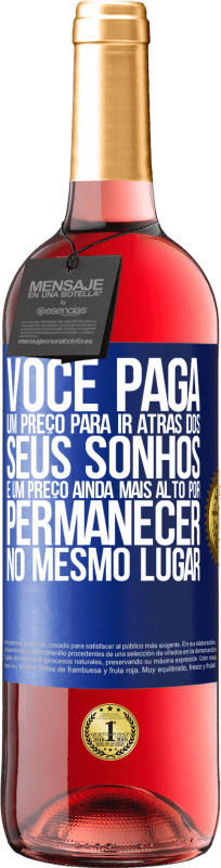 29,95 € Envio grátis | Vinho rosé Edição ROSÉ Você paga um preço para ir atrás dos seus sonhos e um preço ainda mais alto por permanecer no mesmo lugar Etiqueta Azul. Etiqueta personalizável Vinho jovem Colheita 2024 Tempranillo