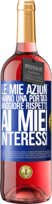 29,95 € Spedizione Gratuita | Vino rosato Edizione ROSÉ Le mie azioni hanno una portata maggiore rispetto ai miei interessi Etichetta Blu. Etichetta personalizzabile Vino giovane Raccogliere 2023 Tempranillo