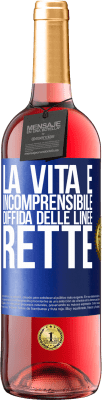 29,95 € Spedizione Gratuita | Vino rosato Edizione ROSÉ La vita è incomprensibile, diffida delle linee rette Etichetta Blu. Etichetta personalizzabile Vino giovane Raccogliere 2024 Tempranillo