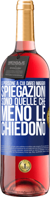 29,95 € Spedizione Gratuita | Vino rosato Edizione ROSÉ Le persone a cui darei maggiori spiegazioni sono quelle che meno le chiedono Etichetta Blu. Etichetta personalizzabile Vino giovane Raccogliere 2024 Tempranillo