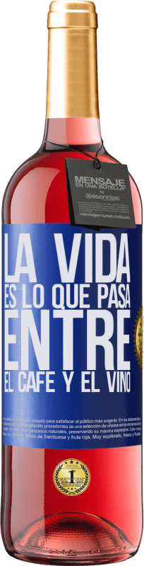 29,95 € Envío gratis | Vino Rosado Edición ROSÉ La vida es lo que pasa entre el café y el vino Etiqueta Azul. Etiqueta personalizable Vino joven Cosecha 2023 Tempranillo