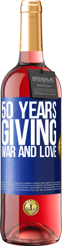 29,95 € 免费送货 | 桃红葡萄酒 ROSÉ版 50年来给予战争和爱 蓝色标签. 可自定义的标签 青年酒 收成 2023 Tempranillo
