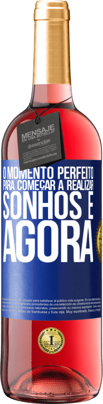 29,95 € Envio grátis | Vinho rosé Edição ROSÉ O momento perfeito para começar a realizar sonhos é agora Etiqueta Azul. Etiqueta personalizável Vinho jovem Colheita 2024 Tempranillo