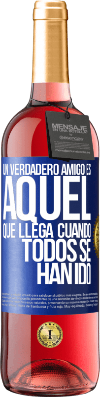 29,95 € Envío gratis | Vino Rosado Edición ROSÉ Un verdadero amigo, es aquel que llega cuando todos se han ido Etiqueta Azul. Etiqueta personalizable Vino joven Cosecha 2024 Tempranillo