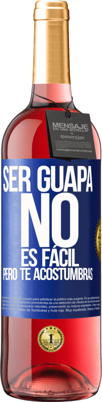 29,95 € Envío gratis | Vino Rosado Edición ROSÉ Ser guapa no es fácil, pero te acostumbras Etiqueta Azul. Etiqueta personalizable Vino joven Cosecha 2024 Tempranillo