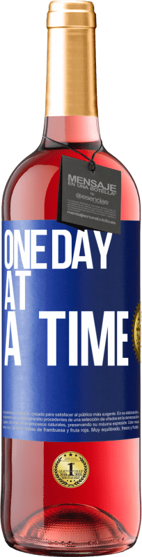 29,95 € Free Shipping | Rosé Wine ROSÉ Edition One day at a time Blue Label. Customizable label Young wine Harvest 2023 Tempranillo