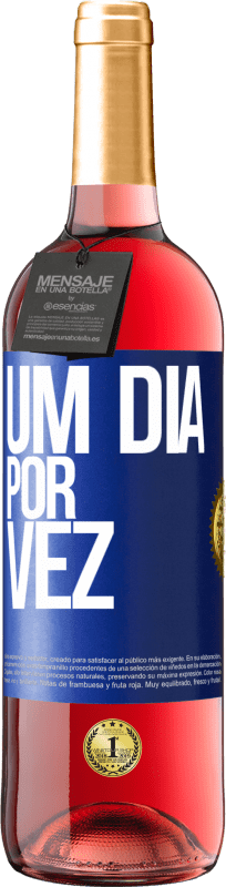 29,95 € Envio grátis | Vinho rosé Edição ROSÉ Um dia por vez Etiqueta Azul. Etiqueta personalizável Vinho jovem Colheita 2024 Tempranillo