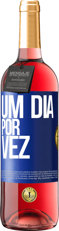29,95 € Envio grátis | Vinho rosé Edição ROSÉ Um dia por vez Etiqueta Azul. Etiqueta personalizável Vinho jovem Colheita 2025 Tempranillo