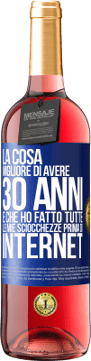 29,95 € Spedizione Gratuita | Vino rosato Edizione ROSÉ La cosa migliore di avere 30 anni è che ho fatto tutte le mie sciocchezze prima di Internet Etichetta Blu. Etichetta personalizzabile Vino giovane Raccogliere 2023 Tempranillo