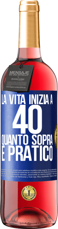 29,95 € Spedizione Gratuita | Vino rosato Edizione ROSÉ La vita inizia a 40 anni. Quanto sopra è pratico Etichetta Blu. Etichetta personalizzabile Vino giovane Raccogliere 2024 Tempranillo