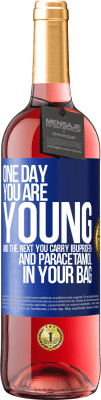 29,95 € Free Shipping | Rosé Wine ROSÉ Edition One day you are young and the next you carry ibuprofen and paracetamol in your bag Blue Label. Customizable label Young wine Harvest 2023 Tempranillo
