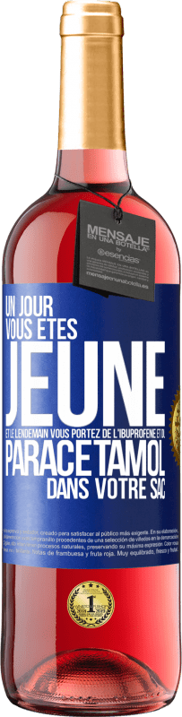 29,95 € Envoi gratuit | Vin rosé Édition ROSÉ Un jour, vous êtes jeune et le lendemain, vous portez de l'ibuprofène et du paracétamol dans votre sac Étiquette Bleue. Étiquette personnalisable Vin jeune Récolte 2024 Tempranillo