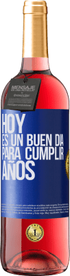 29,95 € Envío gratis | Vino Rosado Edición ROSÉ Hoy es un buen día para cumplir años Etiqueta Azul. Etiqueta personalizable Vino joven Cosecha 2023 Tempranillo