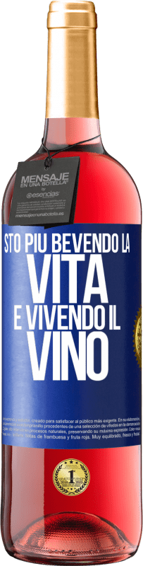 29,95 € Spedizione Gratuita | Vino rosato Edizione ROSÉ Sto più bevendo la vita e vivendo il vino Etichetta Blu. Etichetta personalizzabile Vino giovane Raccogliere 2024 Tempranillo