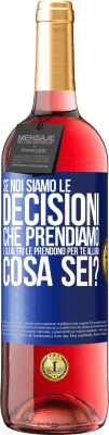 29,95 € Spedizione Gratuita | Vino rosato Edizione ROSÉ Se noi siamo le decisioni che prendiamo e gli altri le prendono per te, allora cosa sei? Etichetta Blu. Etichetta personalizzabile Vino giovane Raccogliere 2024 Tempranillo